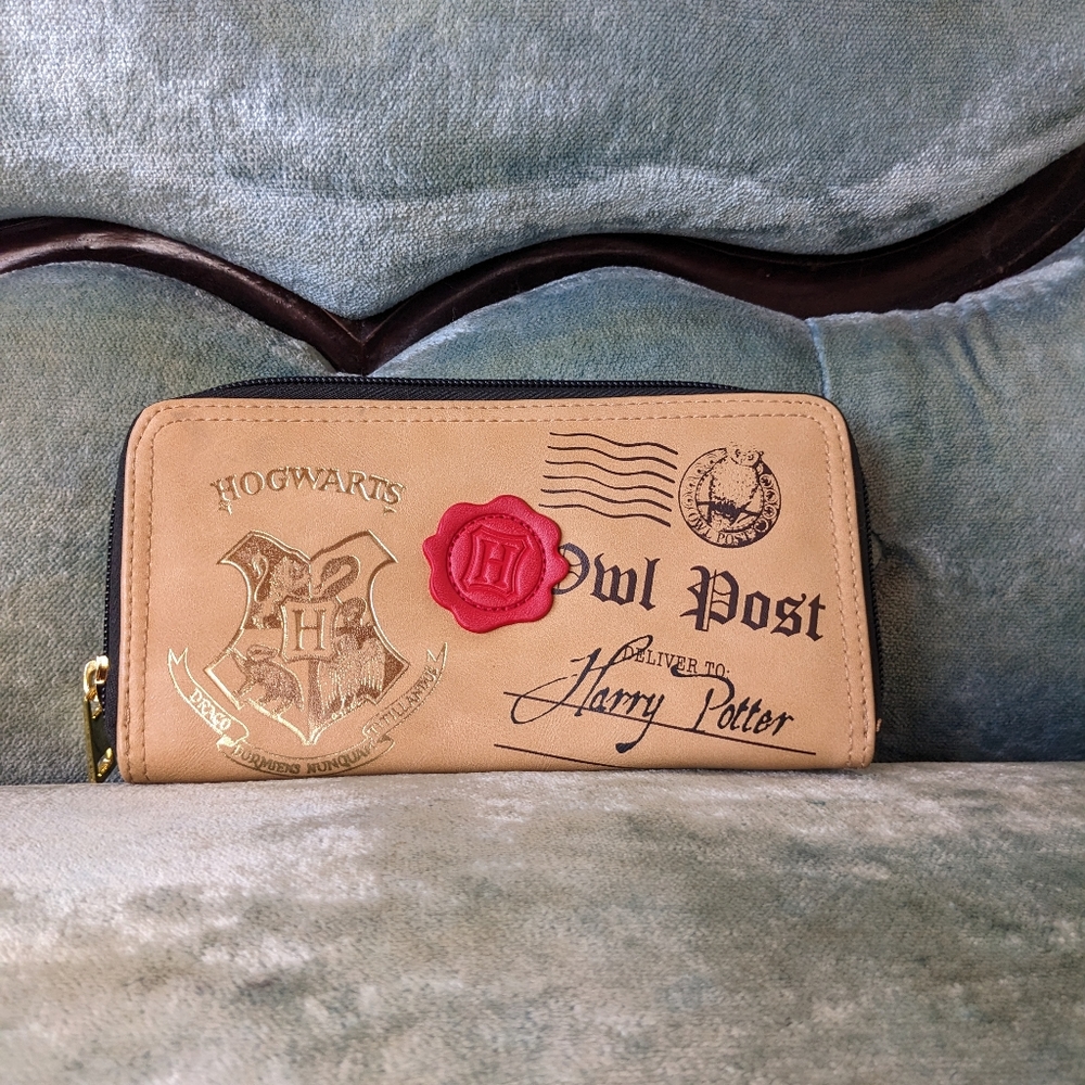 Harry Potter Hogwarts letter wallet